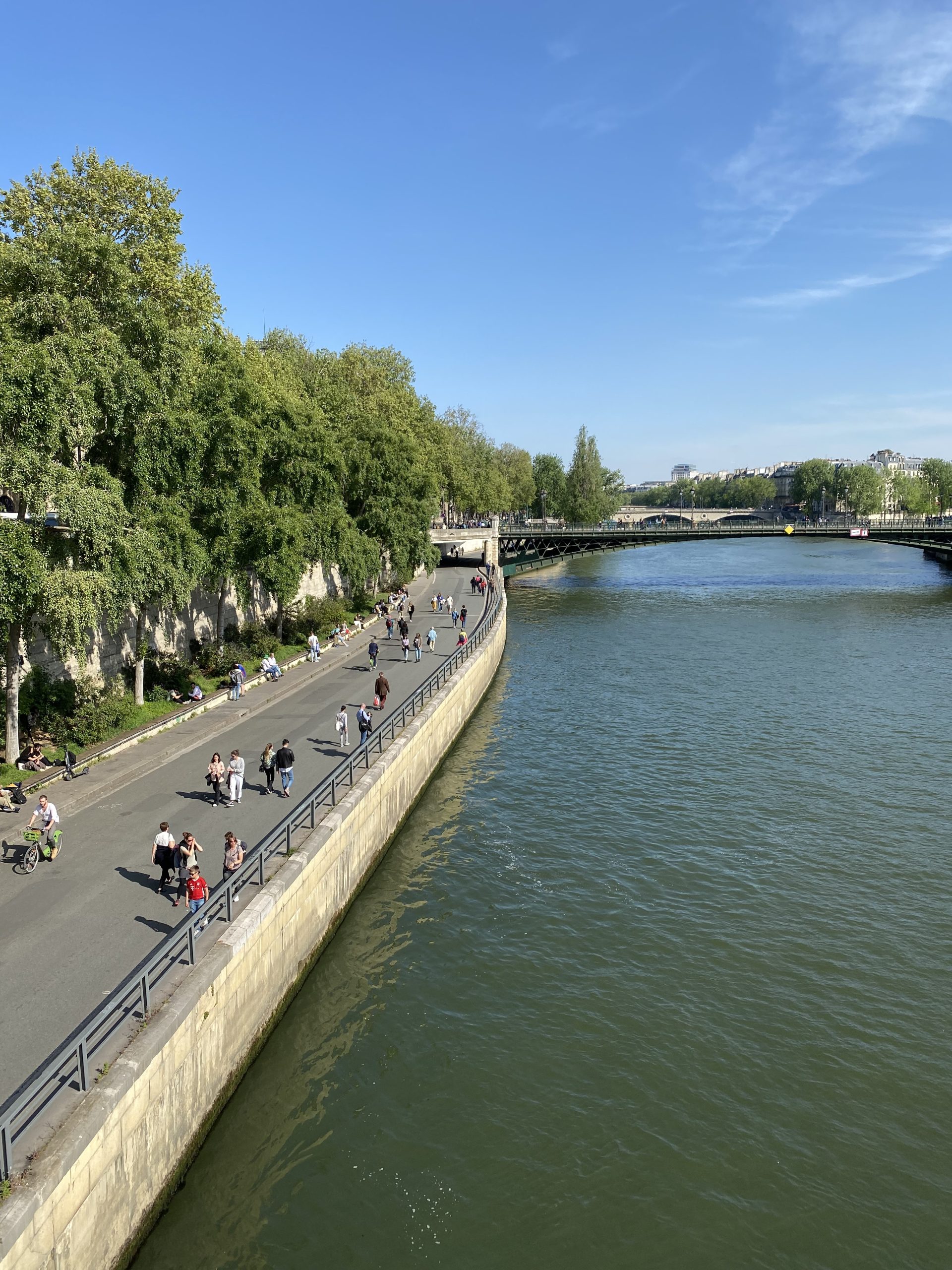 A walk along the Seine