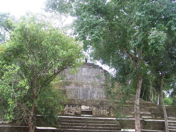 Cahal Pech — Antoine Atop