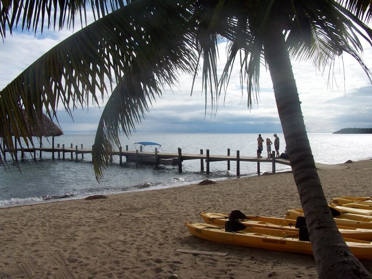 Jaguar Reef Lodge — Dock and Kayaks