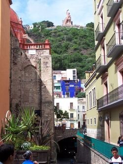 Monument to Pipila atop hillside