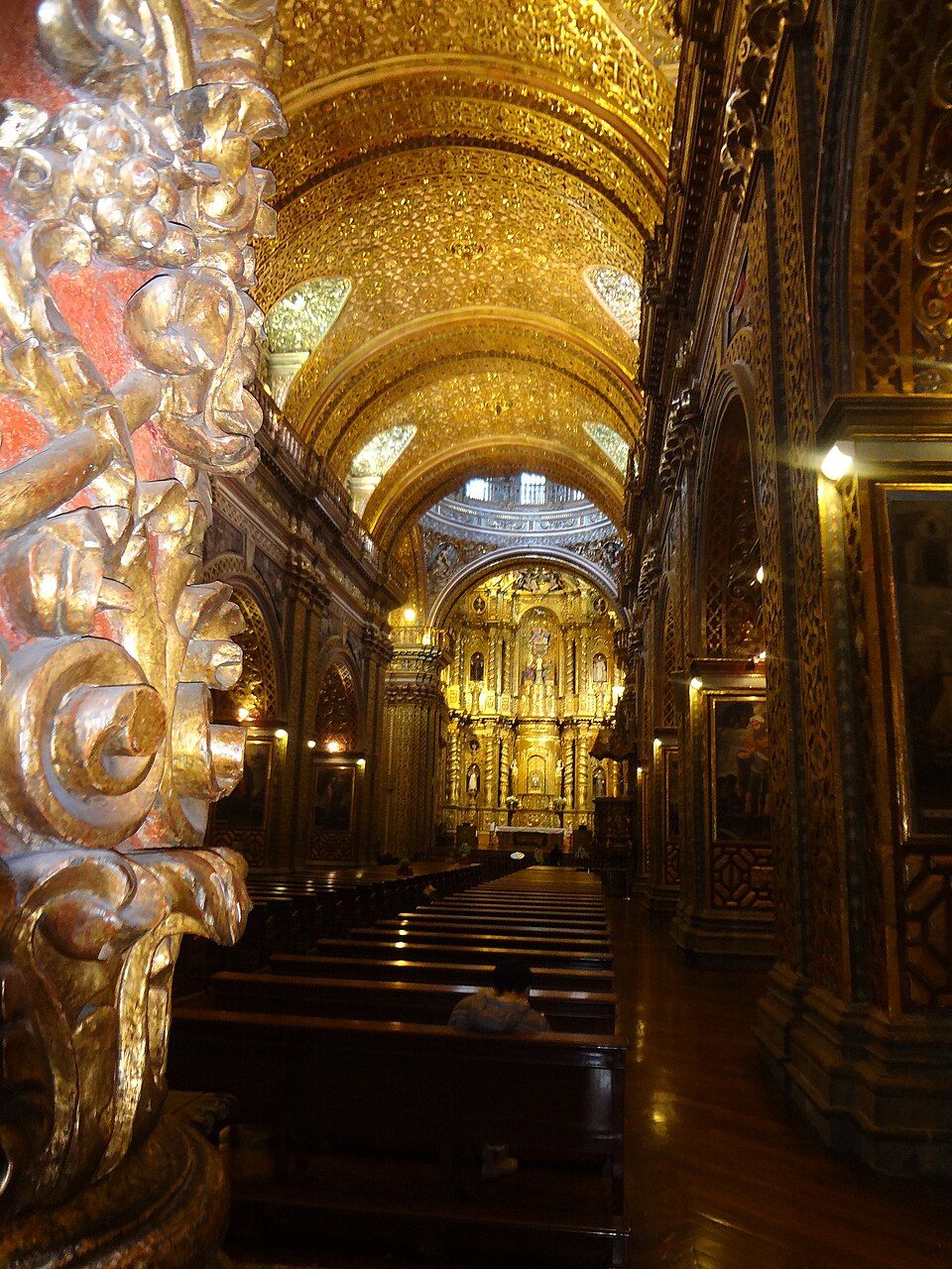 Over the top gold leaf inside la Compañía